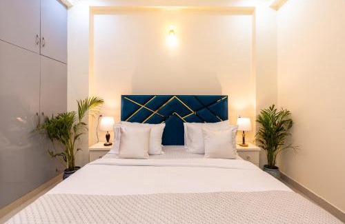 Vasundhara Apartamento | Homlee-Vasundhara 3BHK Flat- kitchen-Parking-Lift