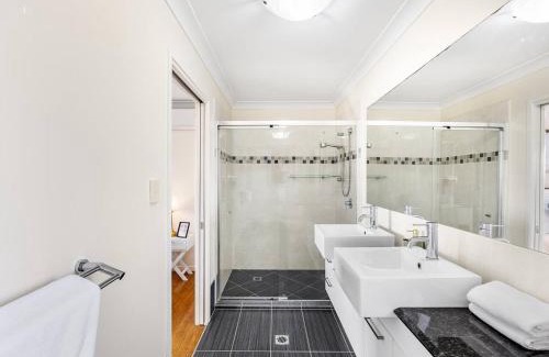 Sunnybank Casa | Homy Self Contained Unit Sunnybank CBD Street Parking
