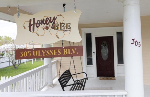 Monte Vista Casa | Honey Bee Manor in Monte Vista