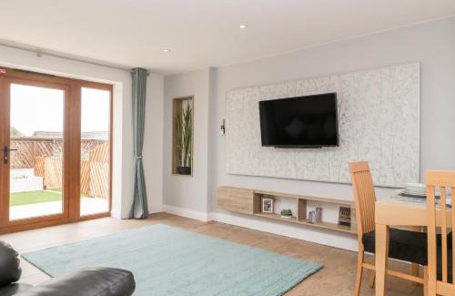 Axminster Casa | Honey Bee Retreat