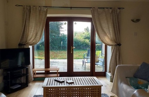 Rhosybol Cabaña | Honey Cottage está a solo 3 millas de Amlwch en la costa norte de Anglesey.