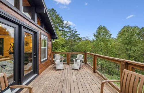 Caton Casa | Honeybear Hideaways - Luxurious Modern 7BR Cabin with Indoor Pool, Game Room, Hot Tub & Fireplace