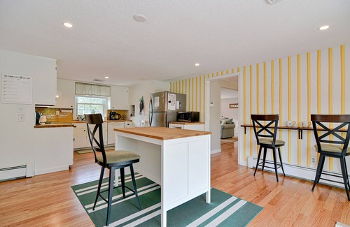 West Yarmouth Casa | Honeybee Cottage - Colonial Acres Beach