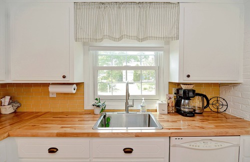 West Yarmouth Casa | Honeybee Cottage - Colonial Acres Beach