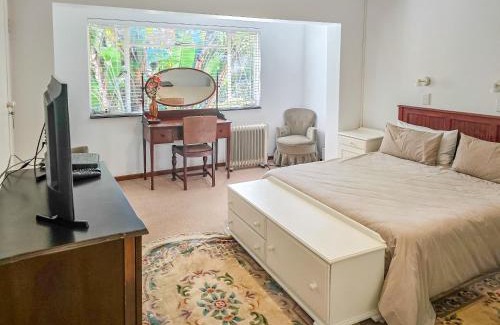 Old Place Casa | Honeybird Cottage - the House