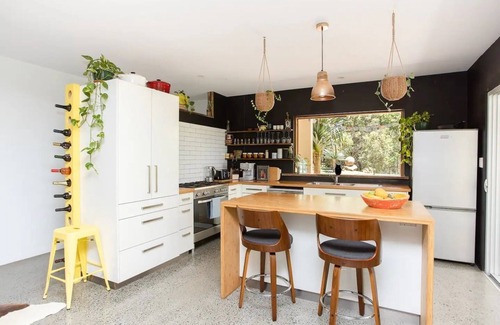 Wooyung Casa | Honeybird Hideaway. A private subtropical retreat