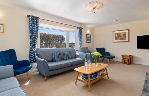 Kilgetty Casa | Honeyfield Lodge - Spacious Cottage Rural Views