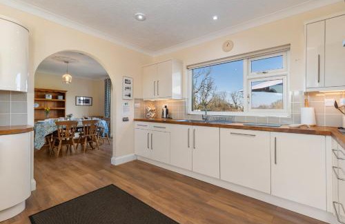 Kilgetty Casa | Honeyfield Lodge - Spacious Cottage Rural Views