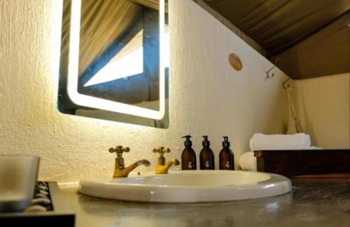 Thorny Bush Game Reserve Otro | Honeyguide Tented Safari Camps - Mantobeni