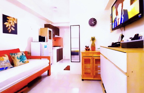 Silang Junction South Condominio | Casa-J ♣ 1BR ❤️HoneyLove ★ Gratis: Netflix, Piscina, Estacionamiento, Wifi