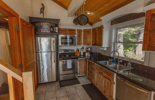 Gold Beach Casa | Honeymoon Cove at Crook Point