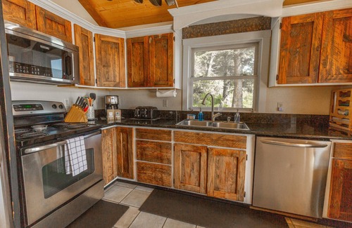 Gold Beach Casa | Honeymoon Cove at Crook Point