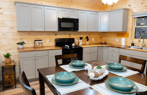 Sevierville Cabina | Honeymoon escape! Hot Tub and King bed