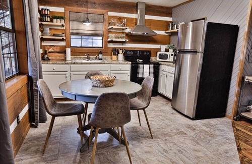 Wears Valley Cabina | Honeymoon Getaway Hot Tub Fireplace VIEWS Seclusion