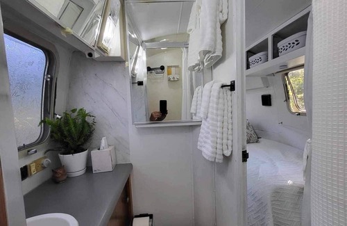 Cassville Casa | Honeysuckel Hideout-Glamping Airstream-Lake front, intended for adults only