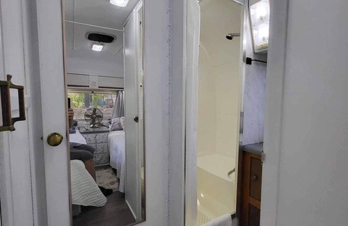 Cassville Casa | Honeysuckel Hideout-Glamping Airstream-Lake front, intended for adults only