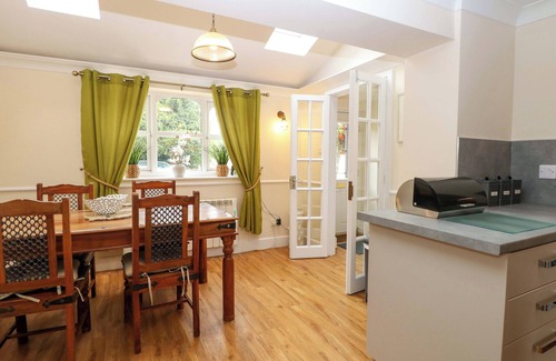 Swaffham Cabaña | HONEYSUCKLE COTTAGE, pet friendly, with open fire in Swaffham