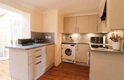 Swaffham Cabaña | HONEYSUCKLE COTTAGE, pet friendly, with open fire in Swaffham