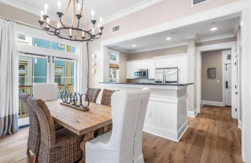 Beach District Casa | Honeysuckle