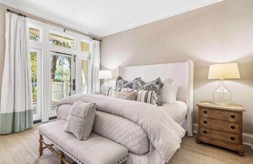 Beach District Casa | Honeysuckle