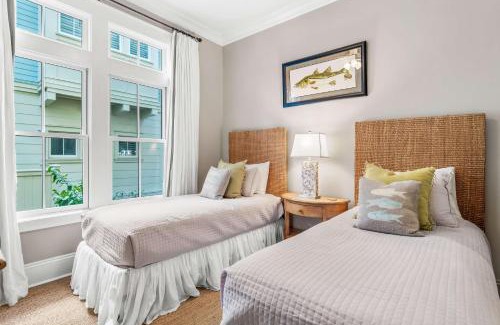 Beach District Casa | Honeysuckle