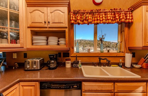 Long Valley Junction Cabina | Honky Tonk Cabin, Karaoke Bar & Stage 3bed/2bath, Hot Tub