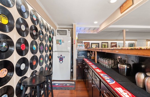Nashville Casa | Minutos al centro! Excelente ubicación y espacio de entretenimiento. Rock-N-Rental