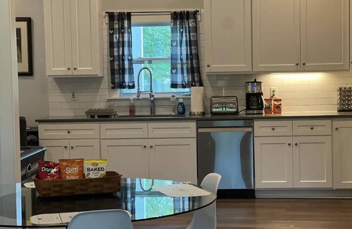 Radnor Casa | HonkyTonk Haven: 4.3 Miles to Broadway Downtown!