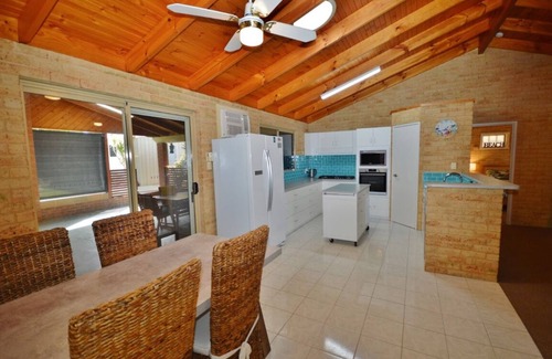 Kalbarri Casa | Hook, Wine and Sinker