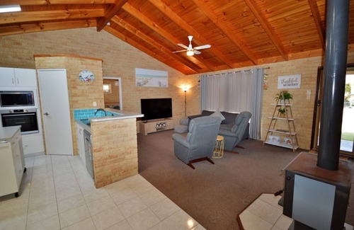 Kalbarri Casa | Hook, Wine and Sinker