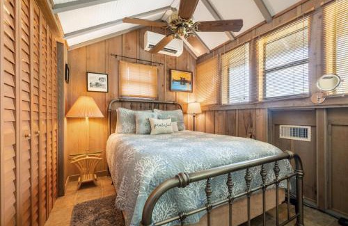 Cedar Key Casa | Hook, Wine and Sinker Cottage