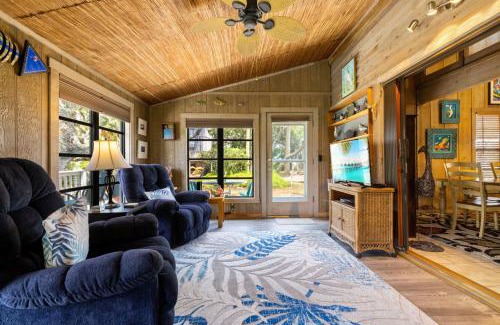 Cedar Key Casa | Hook, Wine and Sinker Cottage