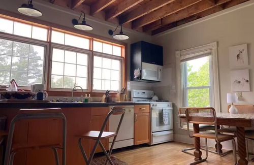 Fishing Creek Casa | Hoopers Island Victorian with 360 Water Views - experienced host