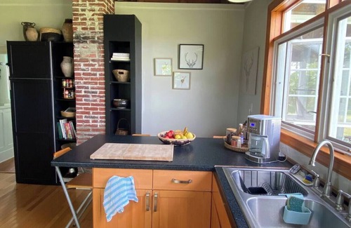 Fishing Creek Casa | Hoopers Island Victorian with 360 Water Views - experienced host