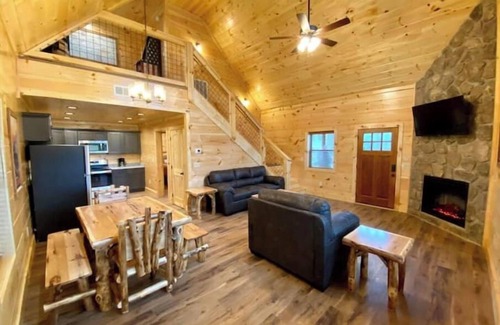 Cosby Cabina | Hoot Haus New Cabin-Mtn Views from Valley-Mesmerizing