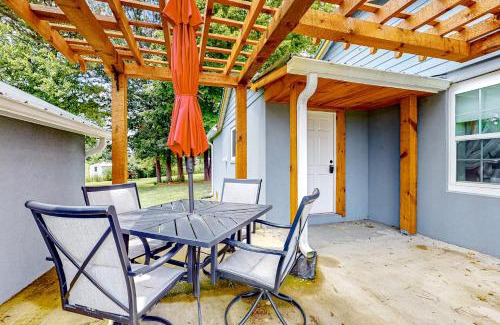 Hendersonville Casa | Hoots Hideaway