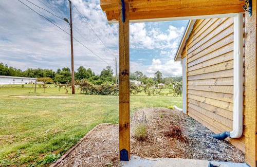 Hendersonville Casa | Hoots Hideaway