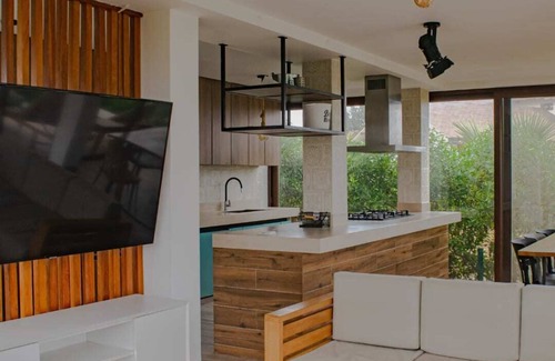 Ica Villa | HOP BALI exclusiva laguna y playa en Chincha