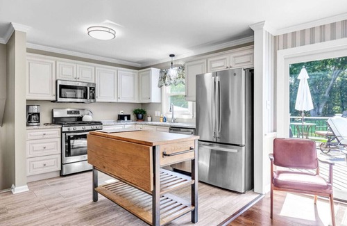 Greensboro Casa | Hop, Skip & a Jump- Accessible Home Base & Relaxing Hang Out