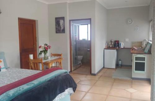 Knysna Casa | Hope Cottage- No smoking allowed on property