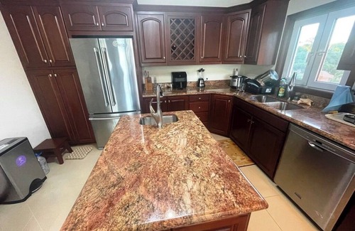 Sittee River Casa | Hopkins Beach Retreat - Balcony House, RIGHT ON THE BEACH! - OVERLOOKING POOL!
