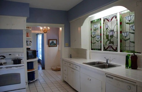 Damon Otro | Hopkins House on Ward Ranch Lower floor only