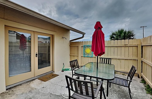 Summer Breeze Condominio | Horizon South #34B | Access to Pools + Hot Tub & Fitness Center