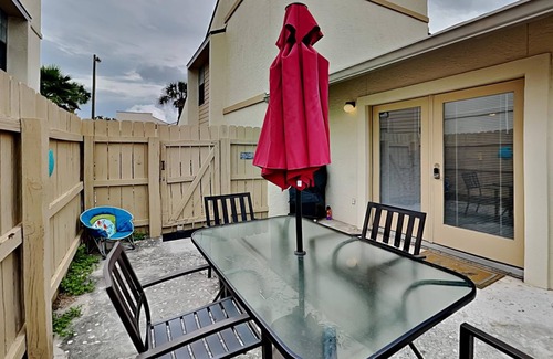 Summer Breeze Condominio | Horizon South #34B | Access to Pools + Hot Tub & Fitness Center