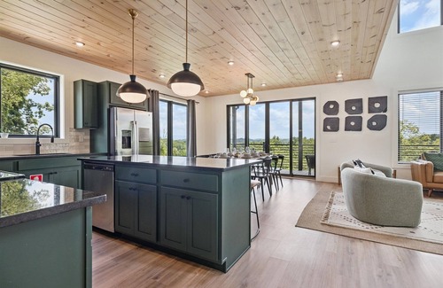Sevierville Cabina | Horizons Ahead! New Luxury Home w/Theater & Private Pool by Beyond Expectations