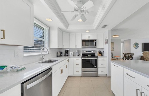Siesta Key Villa | Horizons West Villa B-4 - Close to the White Sands of Crescent Beach!