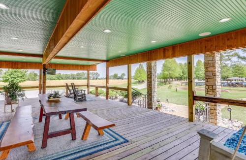 Deering Casa | Hornersville Vacation Rental with Private Pond!