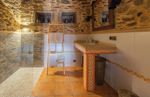 Coristanco Casa | Horreo Lar San Adrián Typical Galician lodging, for a couple