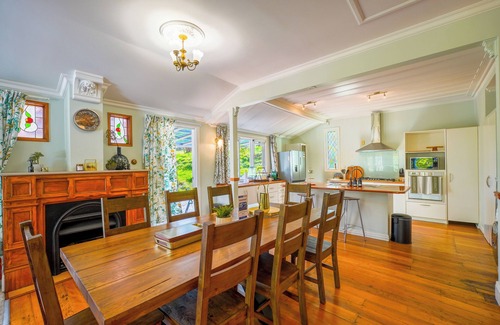 Dairy Flat Casa | Horse Club Owner's Secret Garden with 3 Bedrooms