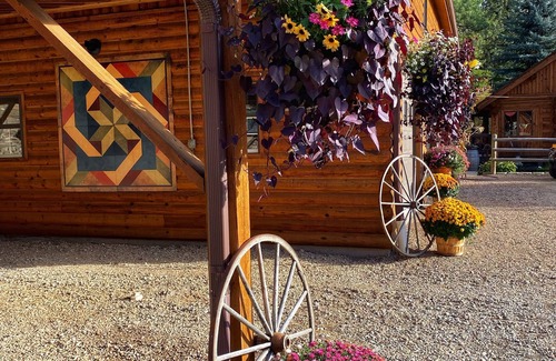 Alberton Cabina | Horse Creek Ranch Luxurious Western Bunkhouse/Cabin